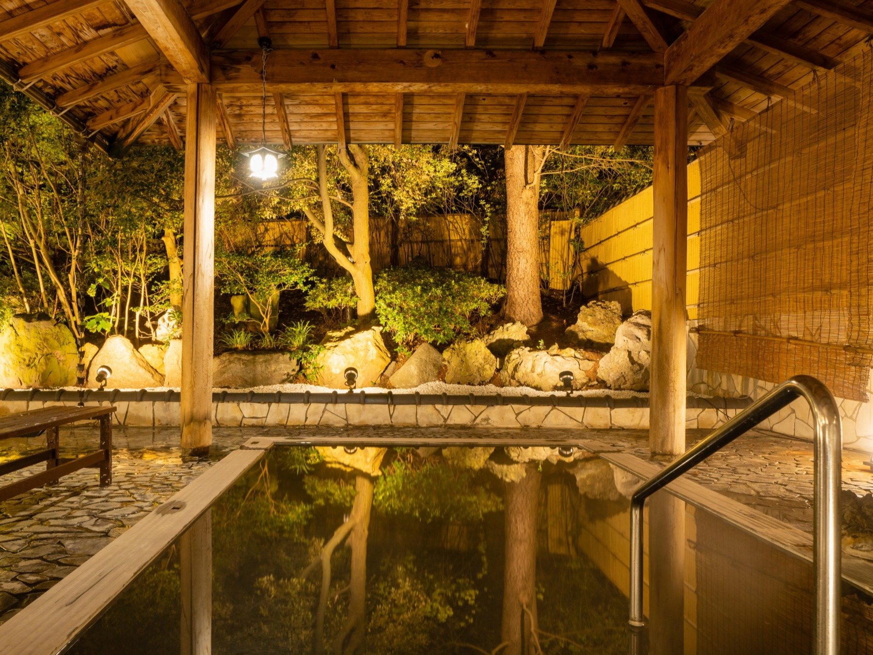 ����}�j�A��^�I�J��300�]�N�̗��j�B�����̓��A�����K���a�̓��Ƃ�����錧�����̍����ۗ{����n�w��̏h