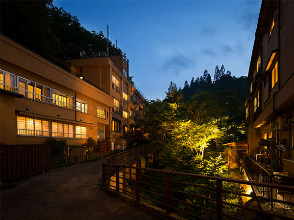 ��ɂȂ�ƃ��C�g�A�b�v���فi�����ˁj�ƖG���فi�������j