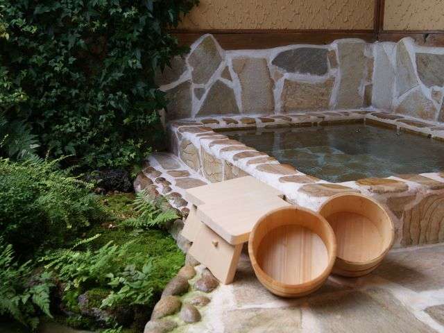 ��̂���݂��؂�I�V���C�B��̓��C�g�A�b�v����A���z�I�ȋ�ԂɁE�E�B���⌎�������邱�Ƃ�����܂��B