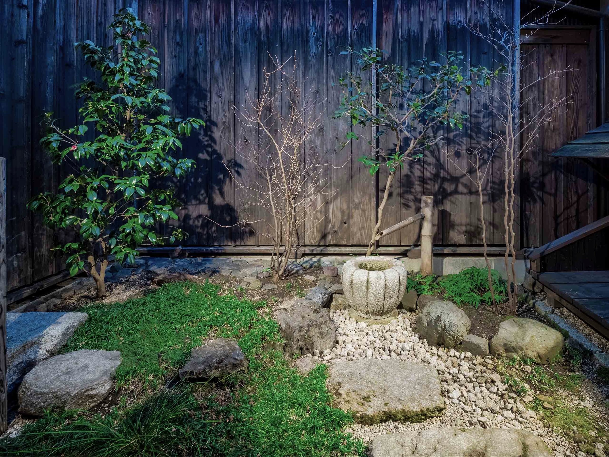 �l�G�̕\���������ؒ�B�J�ɔG�ꂽ�΁A��������ɏƂ炳�ꂽ�΂Ȃǔ��������i���y���߂܂��B