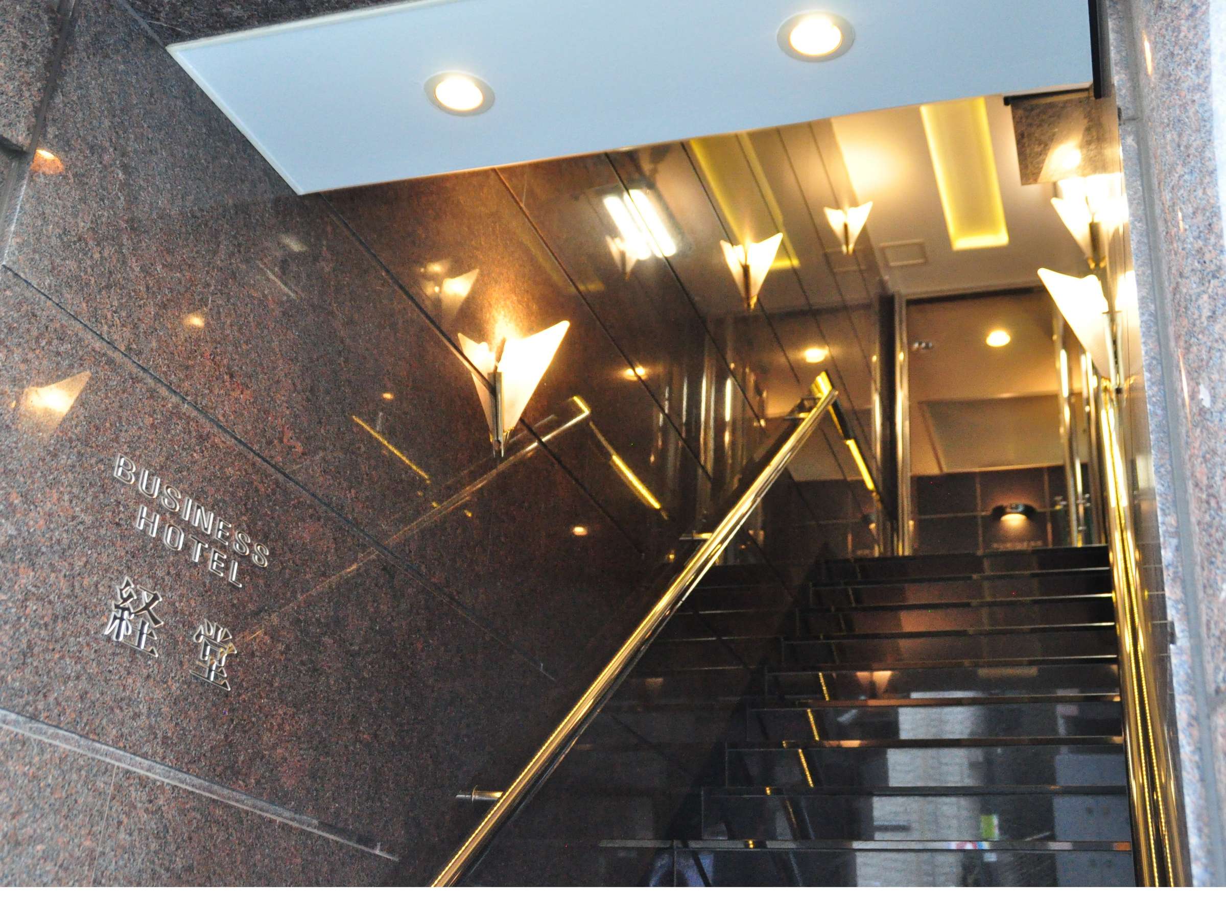 �G���g�����X����