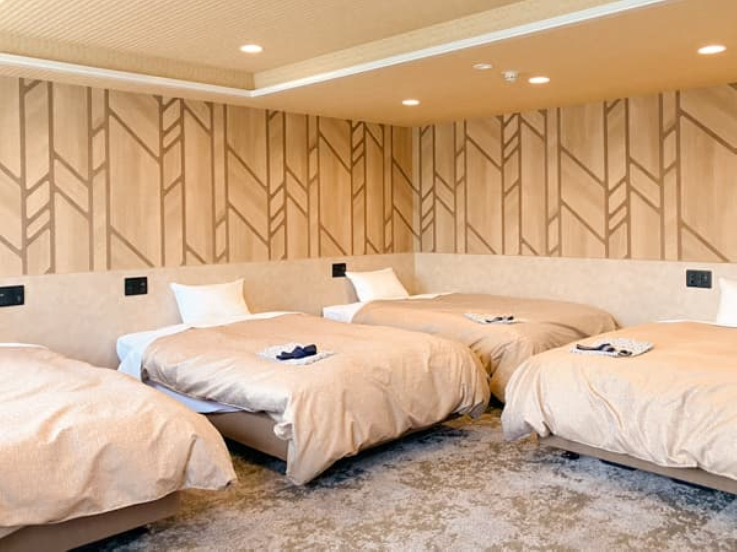 �t�@�~���[���[���ʐ�30�u�B��120cm�̃Z�~�_�u���x�b�h4��B