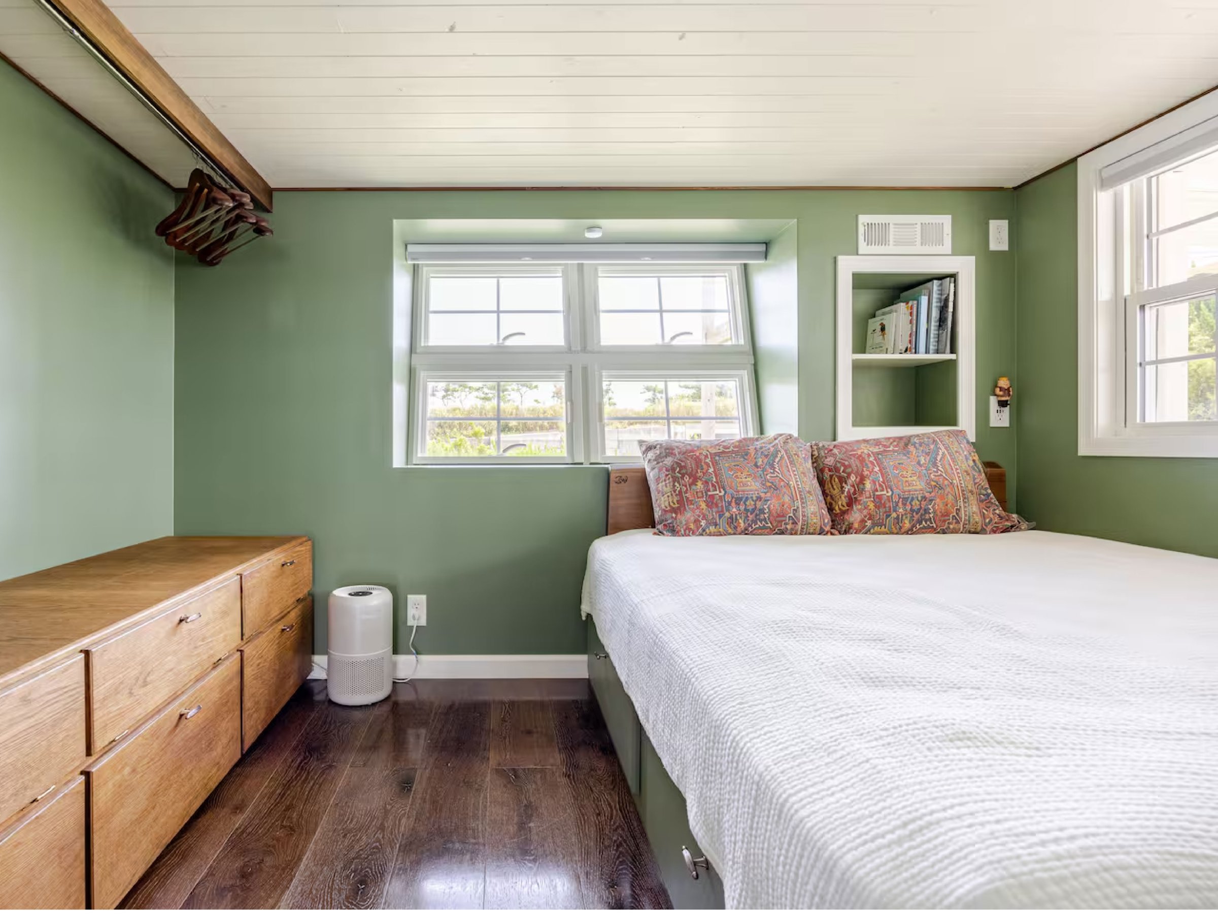 �}�X�^�[�x�b�h���[���i�N�C�[���j