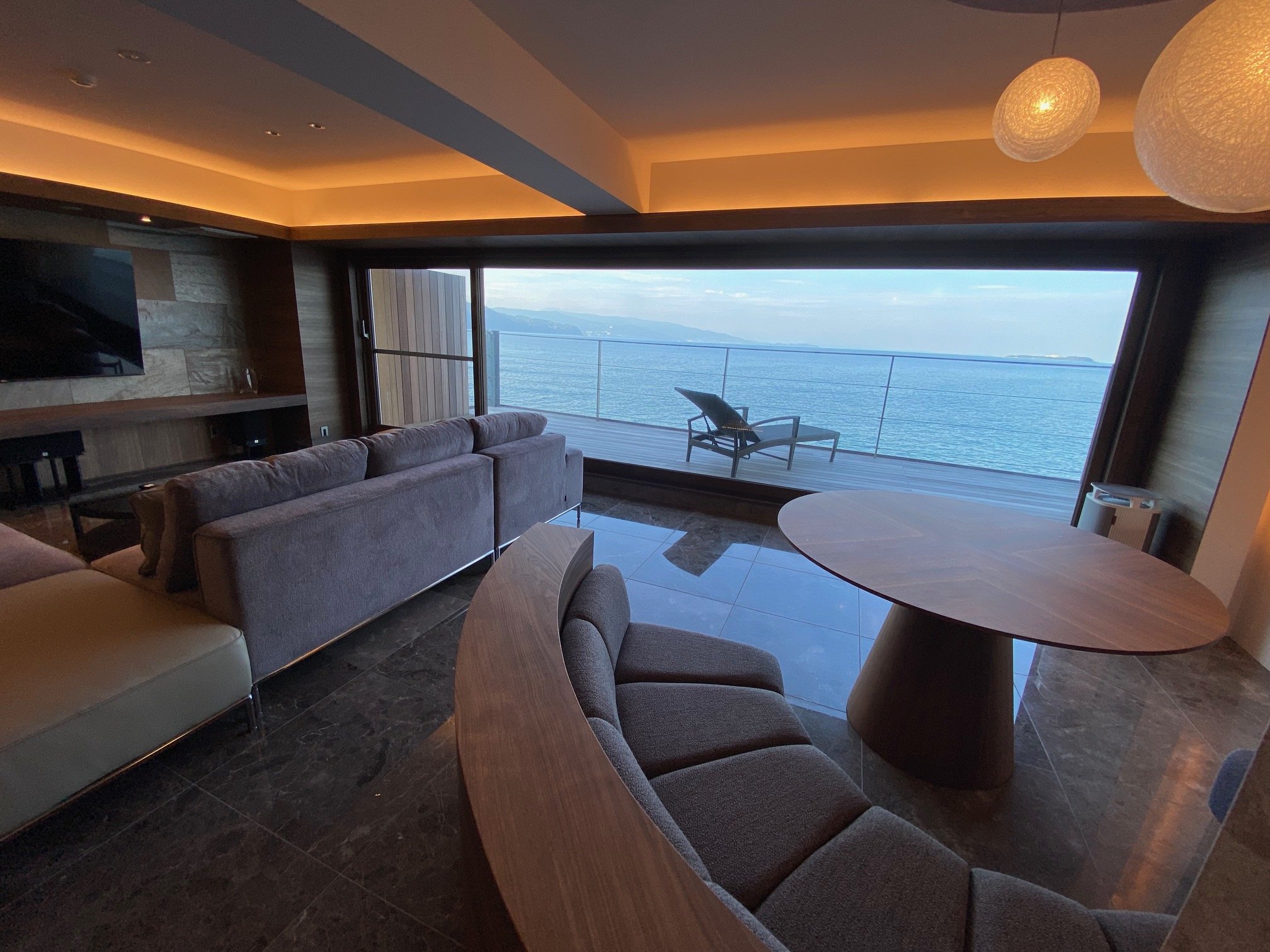 ���ʁiMINAMO�j���r���O�B