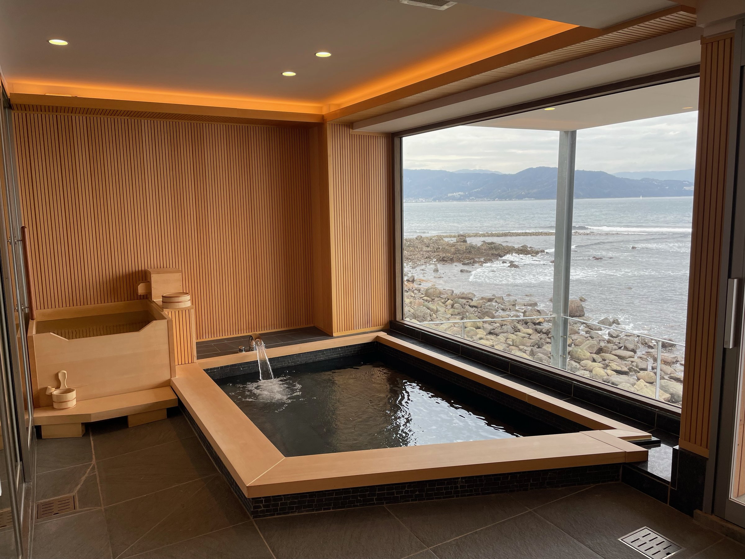 �C�̌�����w�̑ݐؕ��C�A�T�E�i�y�ѐ����C���������܂��B