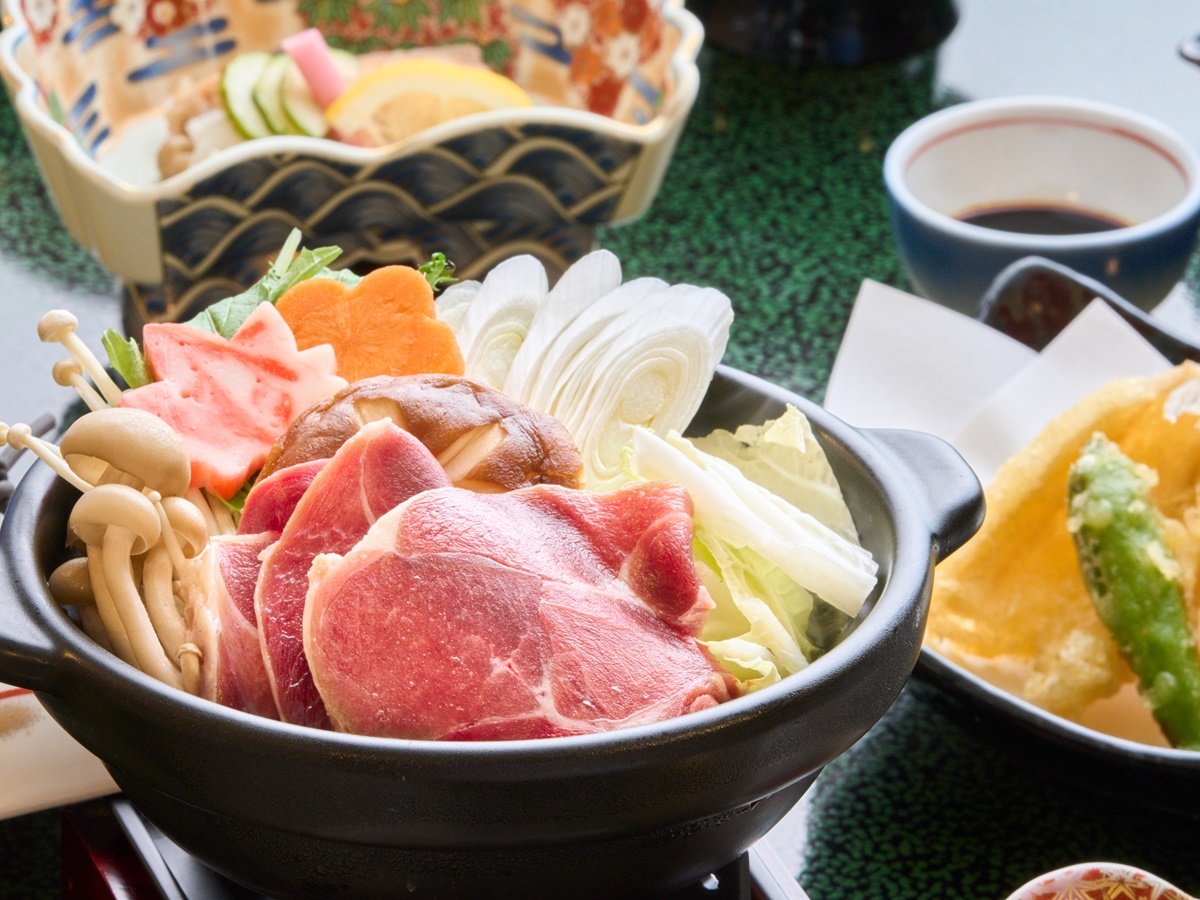 【秋冬限定】冬のジビエ料理の定番「ぼたん鍋」を特製の味噌味でどうぞ。