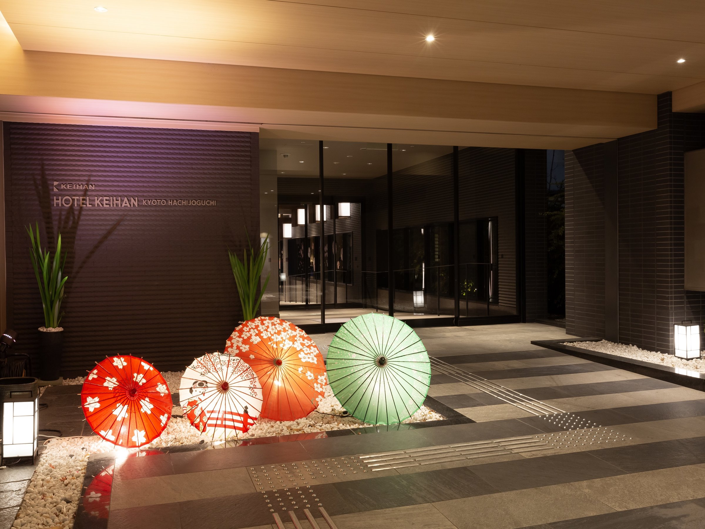 ���z�e���O�ρ^�G���g�����X��