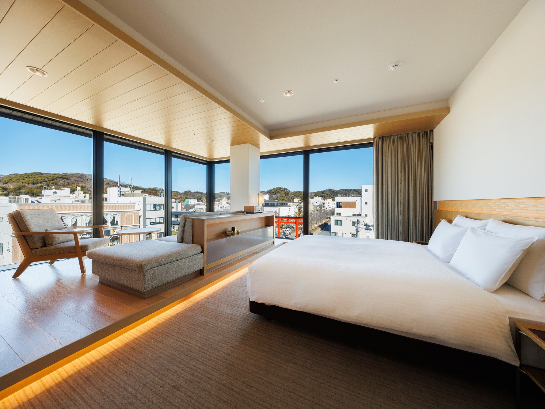 �v���~�A���R�[�i�[�_�u���y�։��z