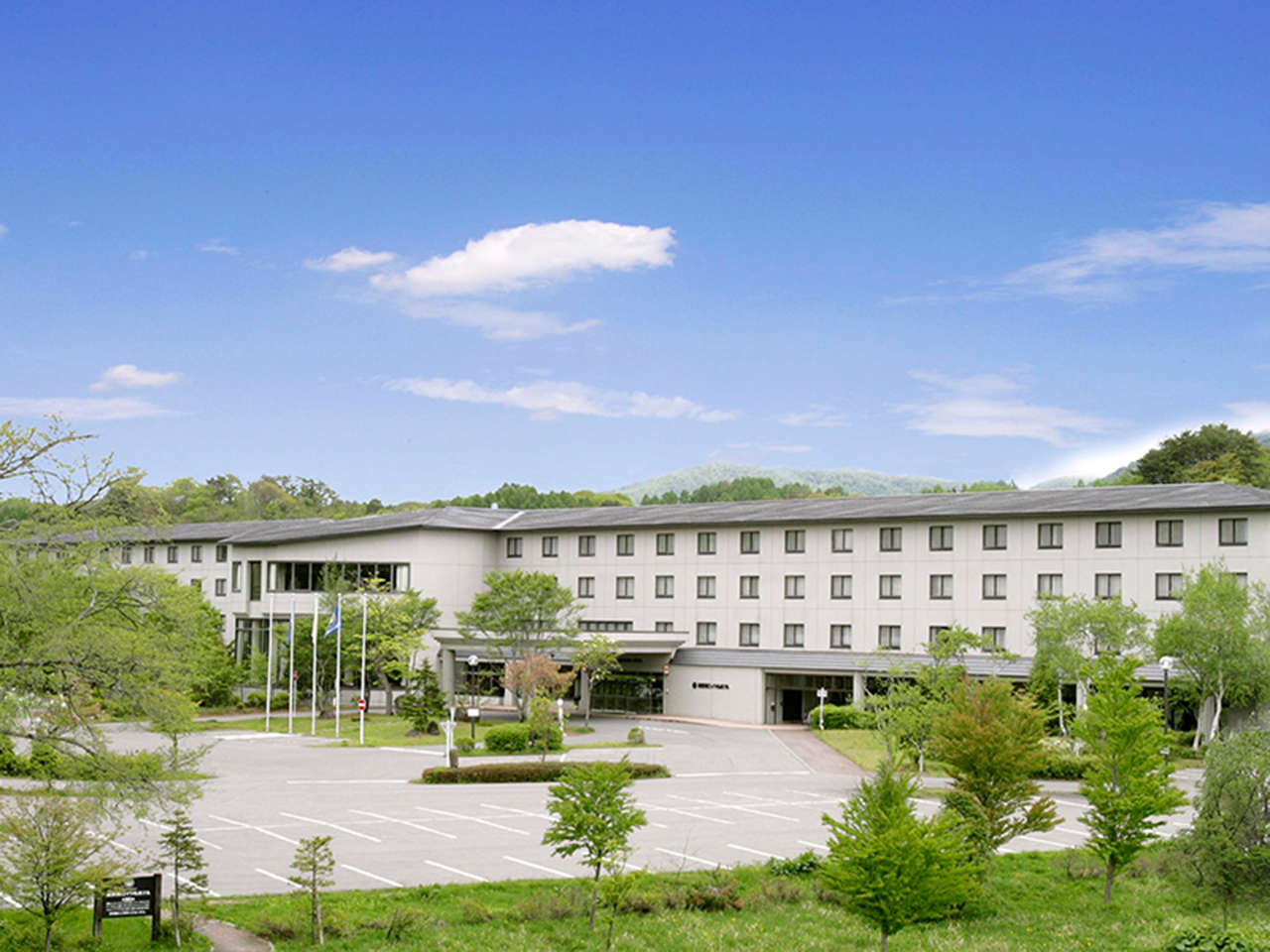 ���Ԃ�؁X���萁���A�F�N�₩�ɖ������闠�֒�̋G�߁B