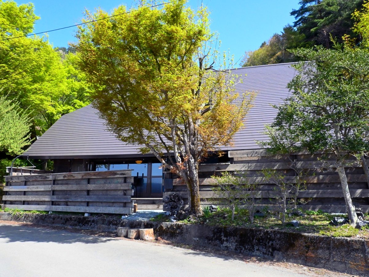 *�y�Ö��ƈ꓏�݂� rootfield/�O�ρz�z150�N�𒴂���{���̌Ö���