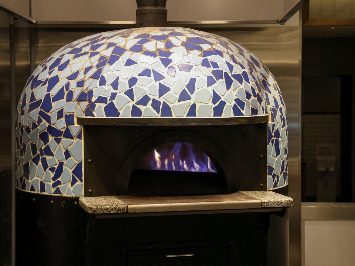UCN^CsUqŖ{isU^pizza oven