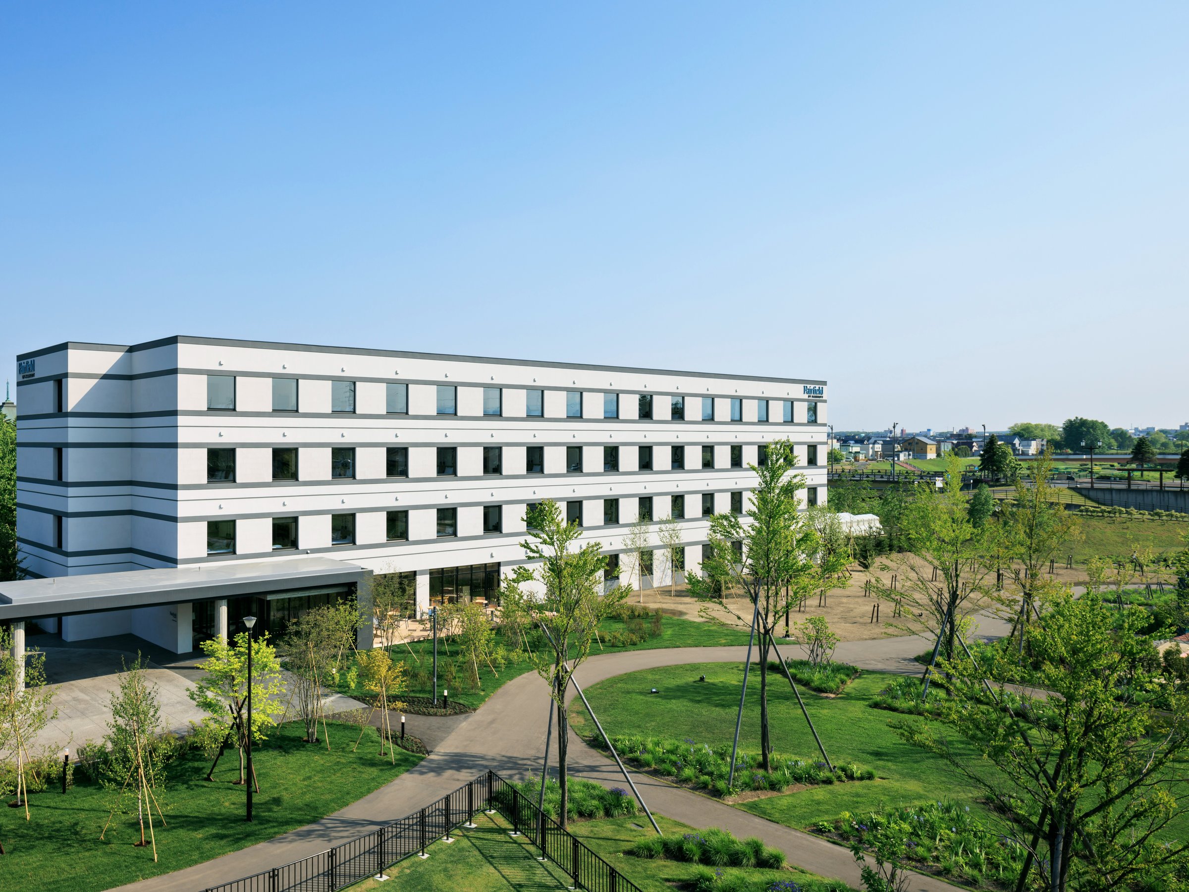 �O�ρF���z�e�������_�ɒn��̒m��ꂴ�閣�͂𔭌����闷�����y���݂��������B