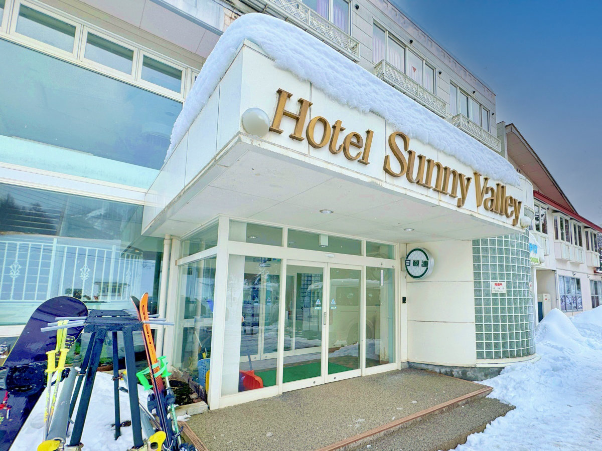 �Q�����f�k��0���I�k�A���v�X�̑�p�m���}���ڂ̑O�ɍL����w�z�e�� �T�j�[�o���[�x�ւ悤�����`