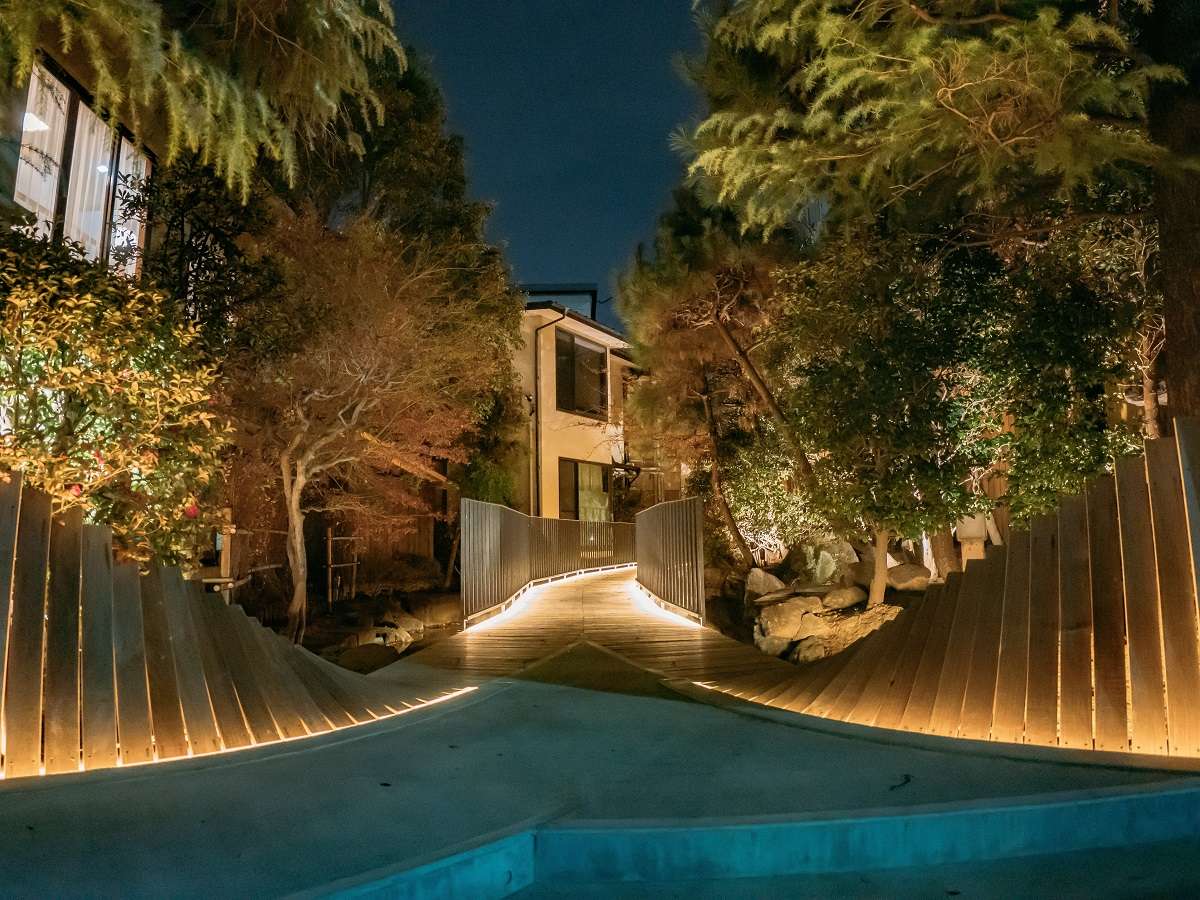 �y�O�ρz�؂̉�������闷�ٓ����B