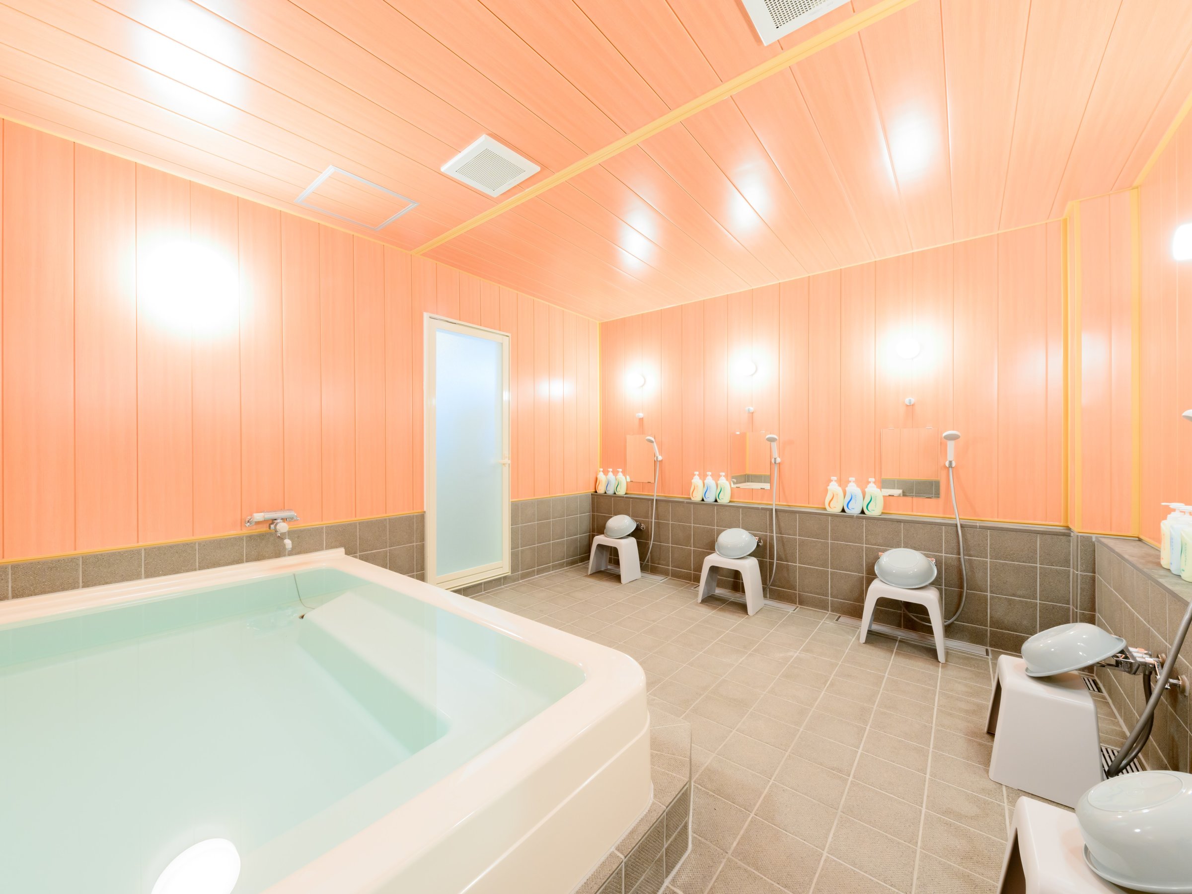 �嗁��i�j����p�j��16��30�����炲���p�\�B1�K�ɒj����p�A2�K�ɏ�����p�V�����[�u�[�X����B