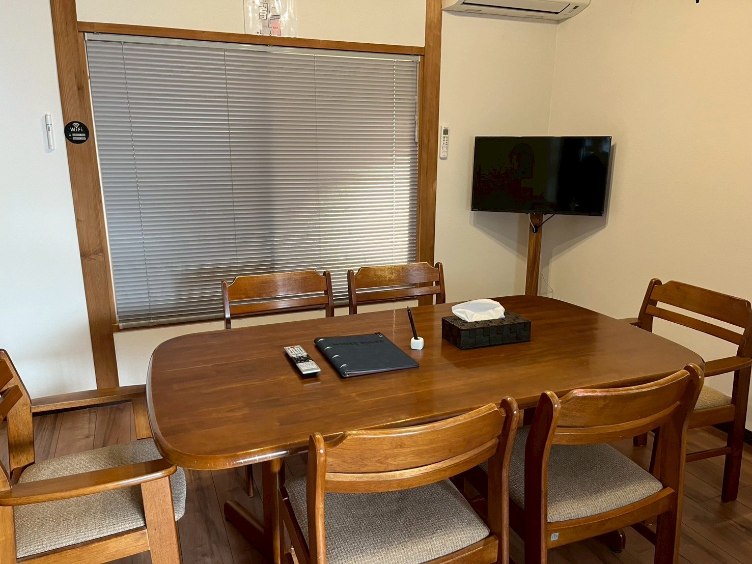 �_�C�j���O���[��