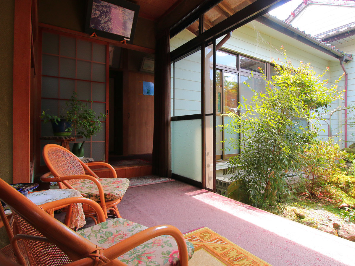 �q���͋։��ł����A�i���X�y�[�X������܂��B����𒭂߂Ȃ���ꕞ�B