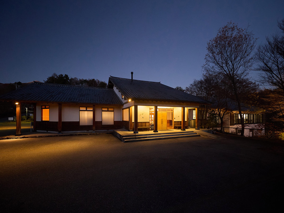 �E�y�O�ρi�{�فj�z�����x�̖L�Ȏ��R�Ɉ͂܂ꂽ���{�݂ŁA���g���[�g�X�e�C�����y���݂�������