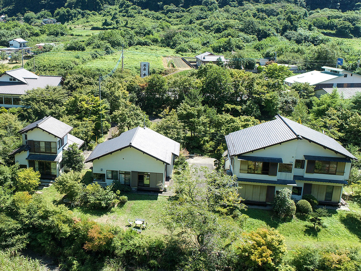 #�O�ρ@3�����т̏h�ŁA�O���[�v���s�ɂ��҂�����̋�ԁB