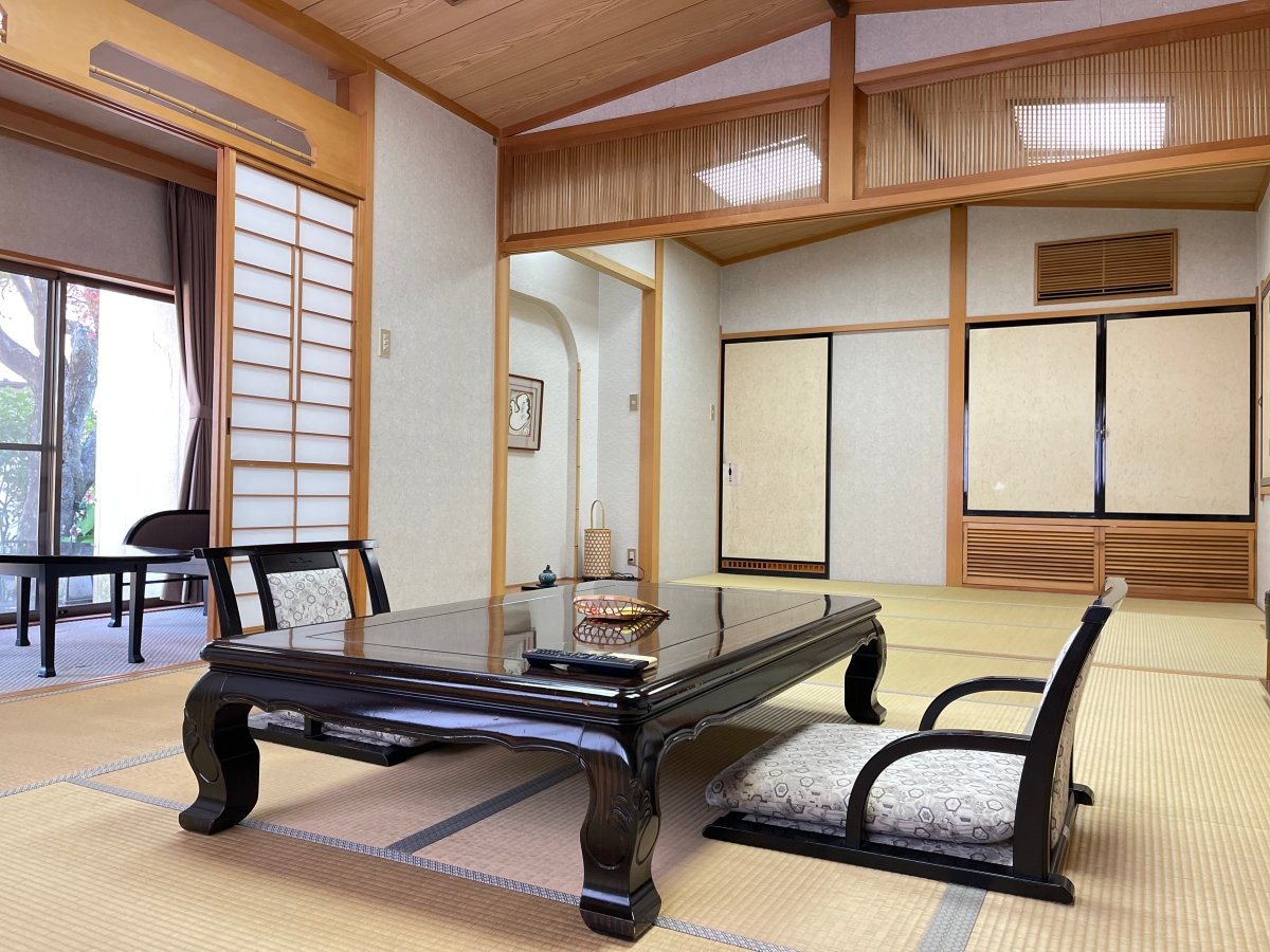 �E���ʎ����