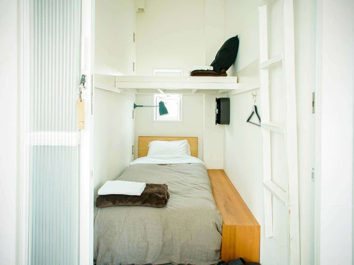 EyCabin Floorz{łAR[fBIhAtELrX^C̃Z~vCx[gh~g[