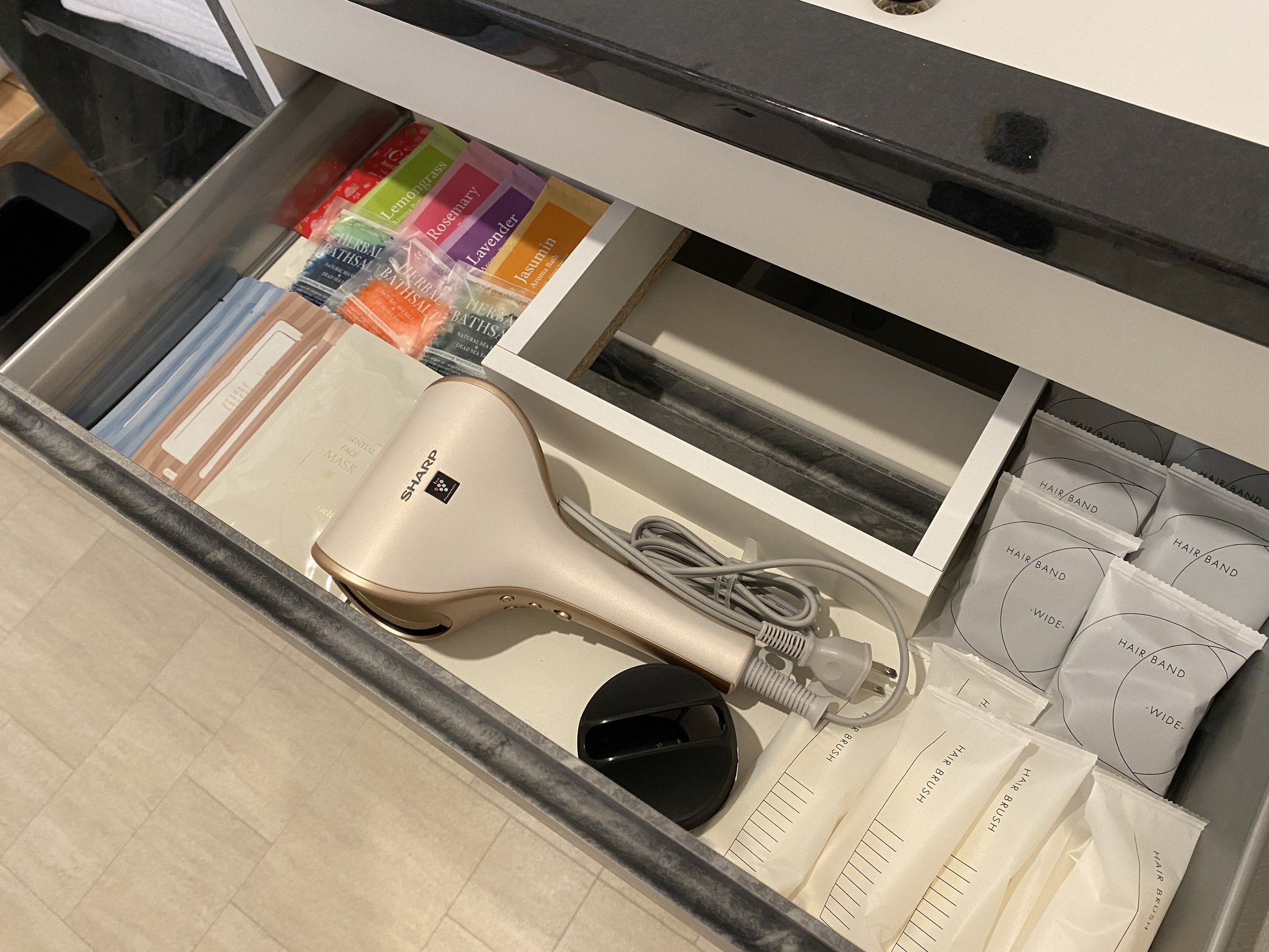 �A���j�e�B