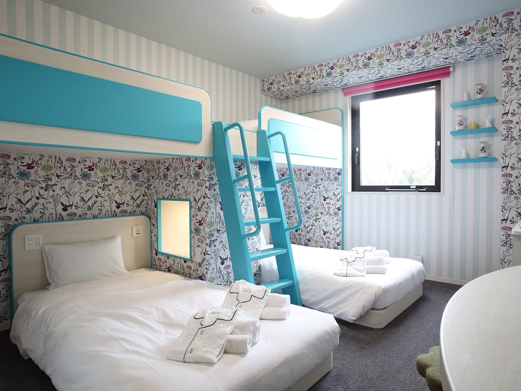 �O���[�v2�i�x�b�h���[��