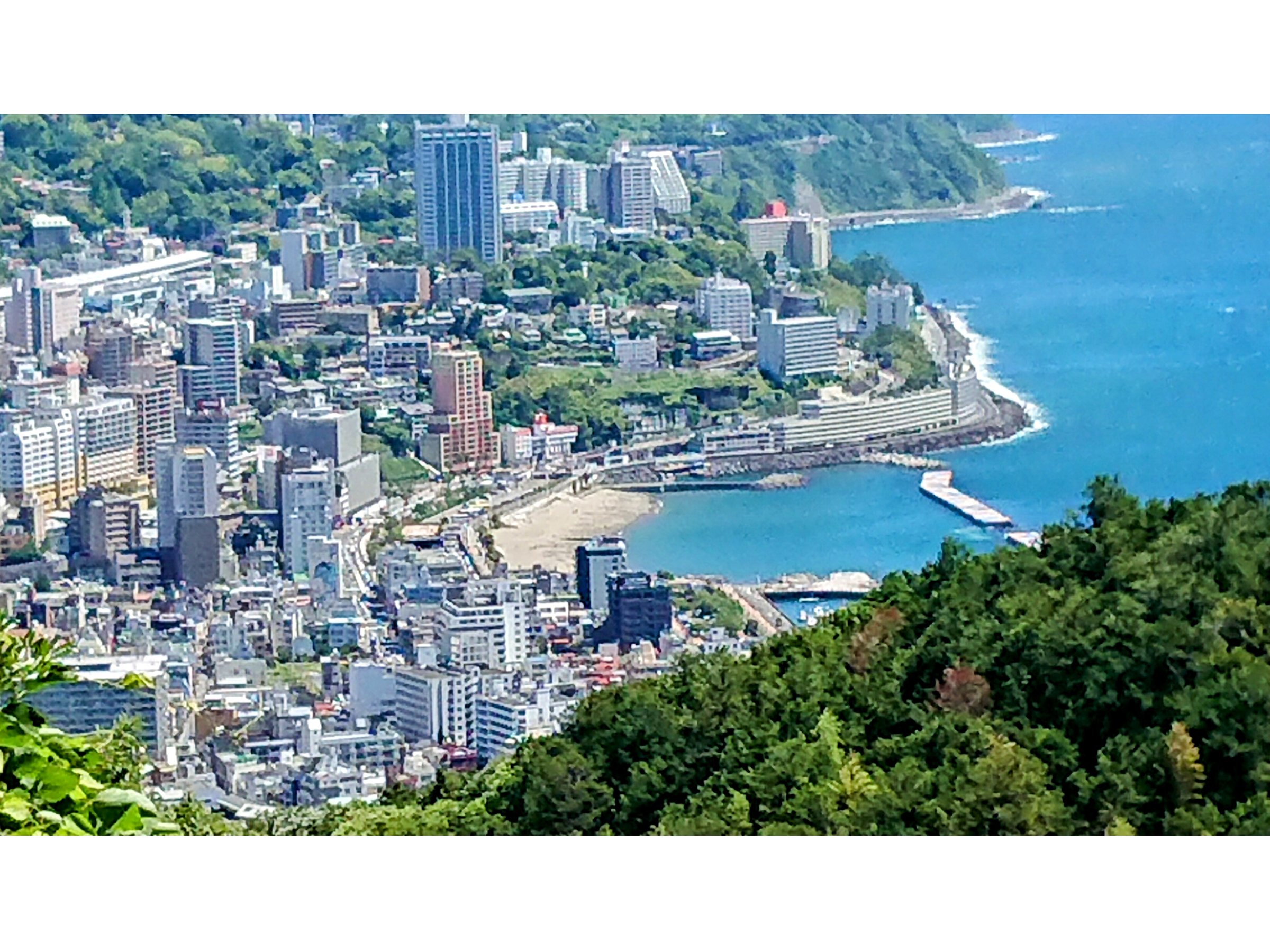 ���r���O���T���r�[�`��]��