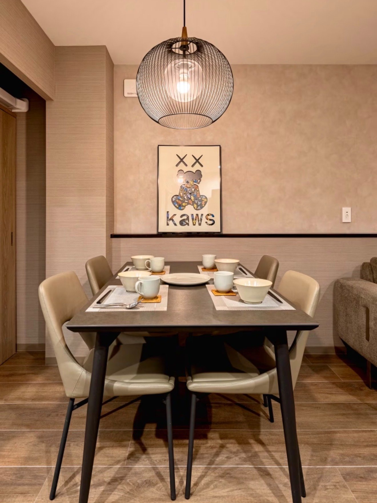 �_�C�j���O�e�[�u��