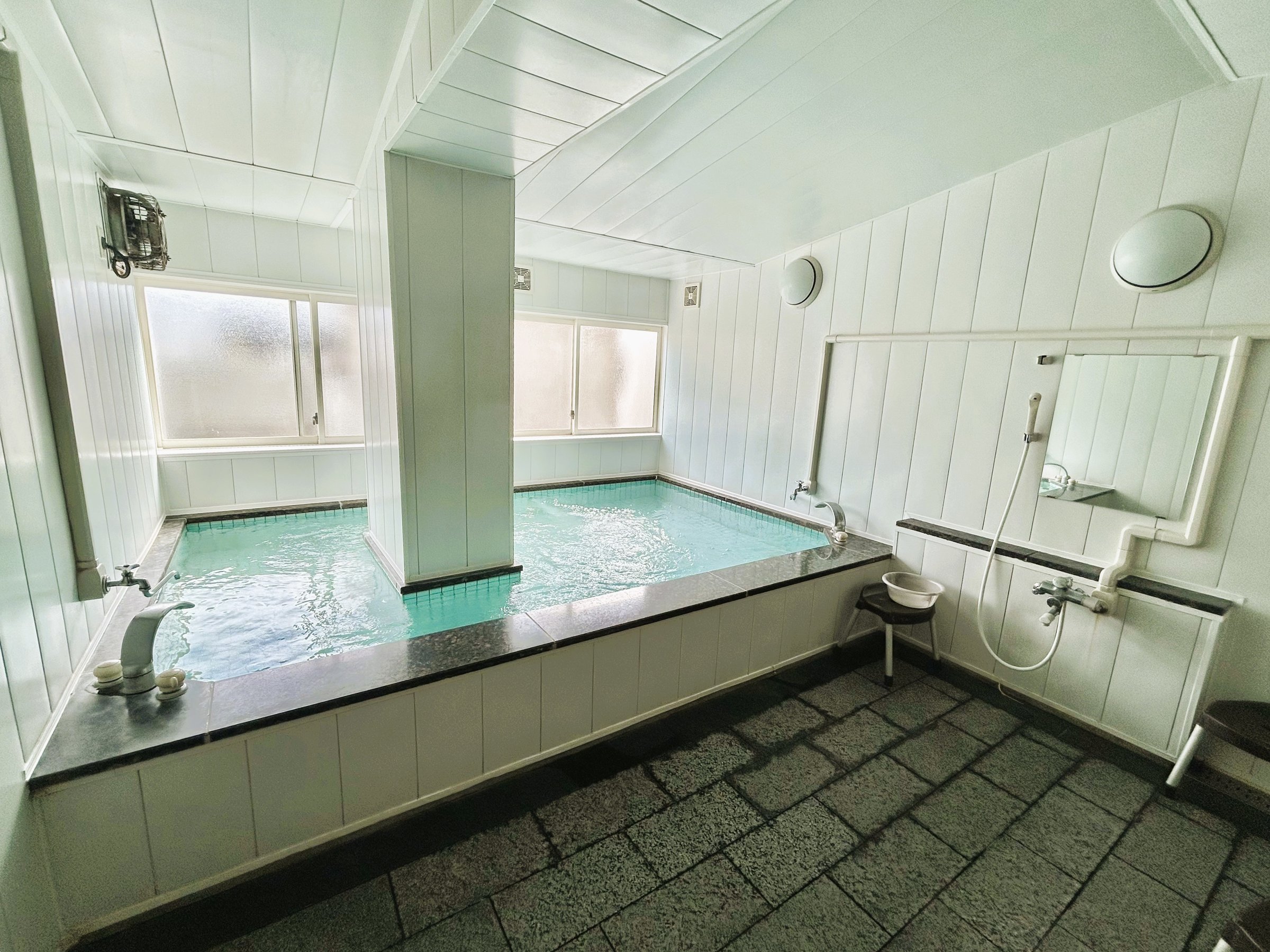 ŉK24ԕCBłDȎԂɓł܂B