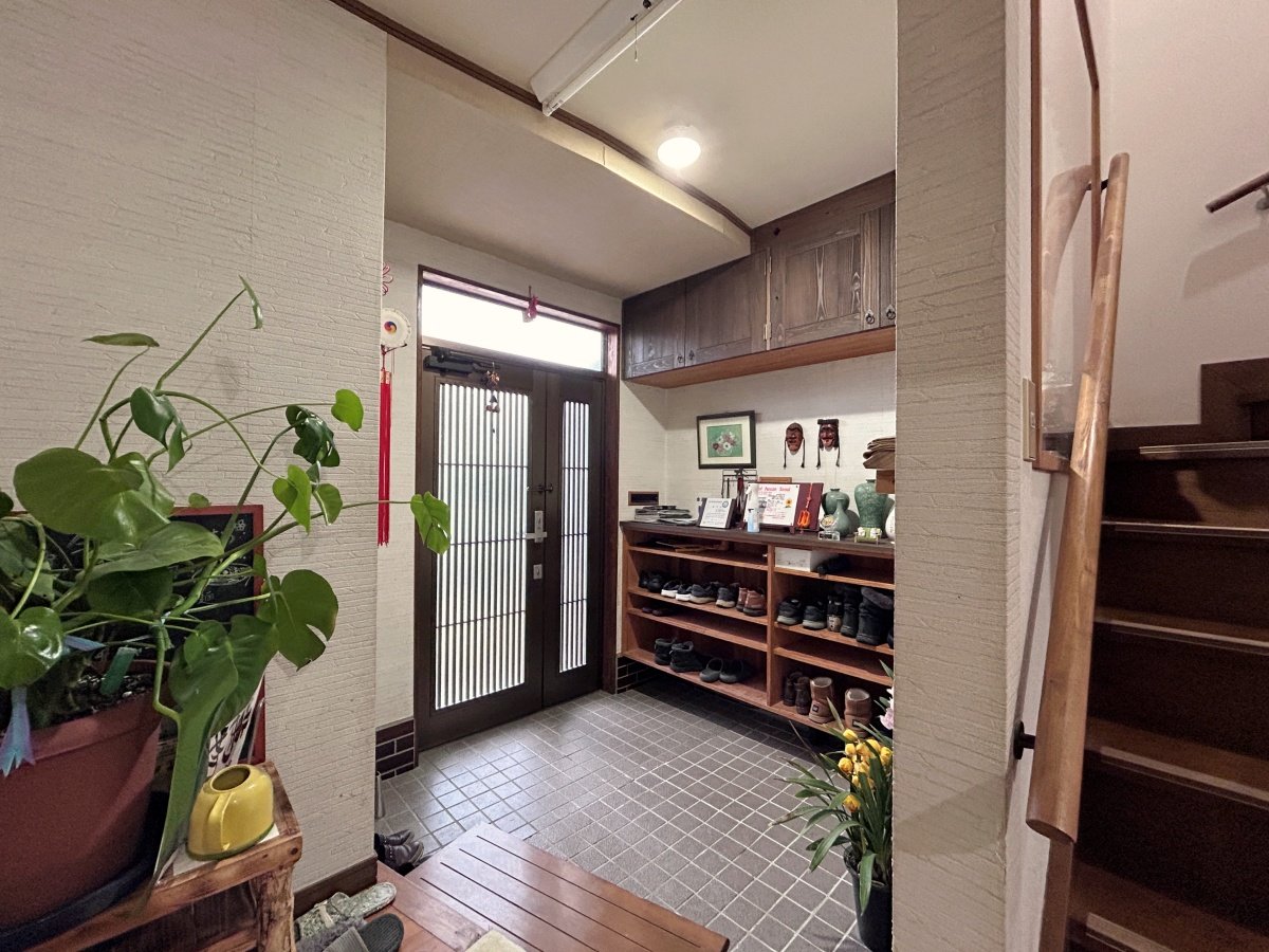 �f�p�ŃA�b�g�z�[���ȕ��͋C�̊ٓ��ł�