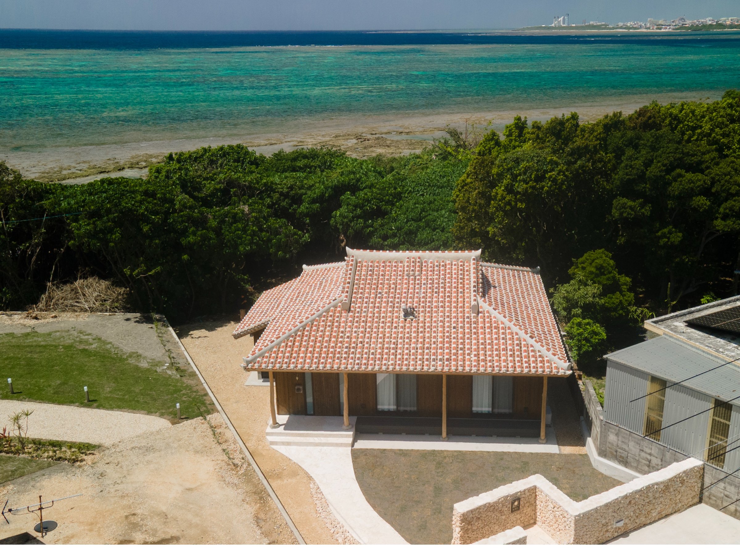 �h���璼�ڊC�͌����܂��񂪁A�h���т𔲂���Ƃ����A���܂�l�̗��Ȃ��r�[�`���L����܂��B