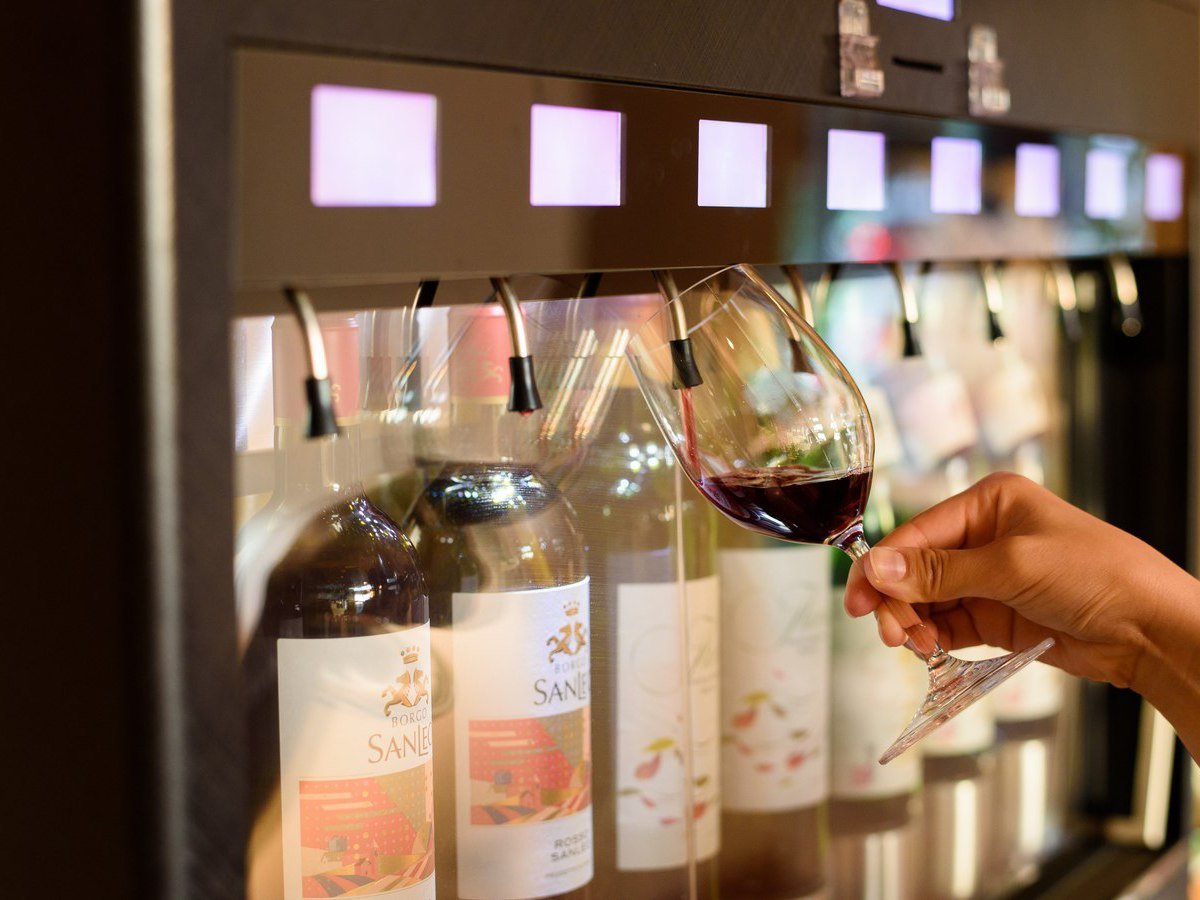 1�K�ɃA���R�[���T�[�o�[�����p�ӁB�����͂����̂��݁���p�J�[�h�̓t�����g�ŁB1�t�ږ����A2�t��300�~