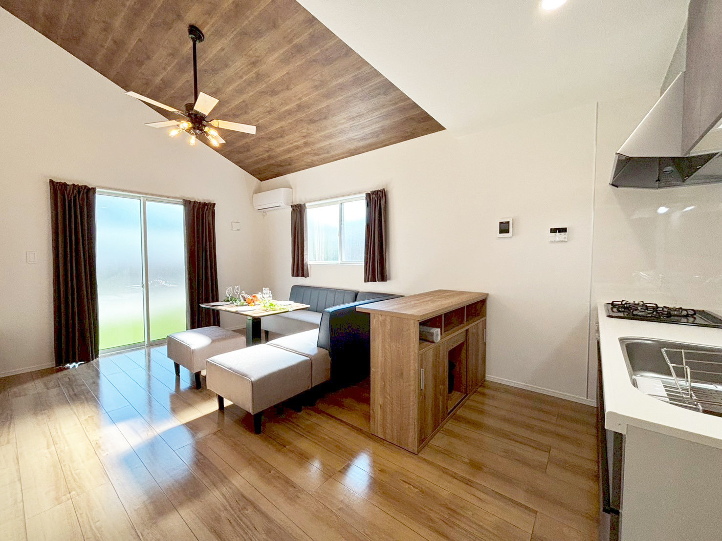 ���r���O���[��