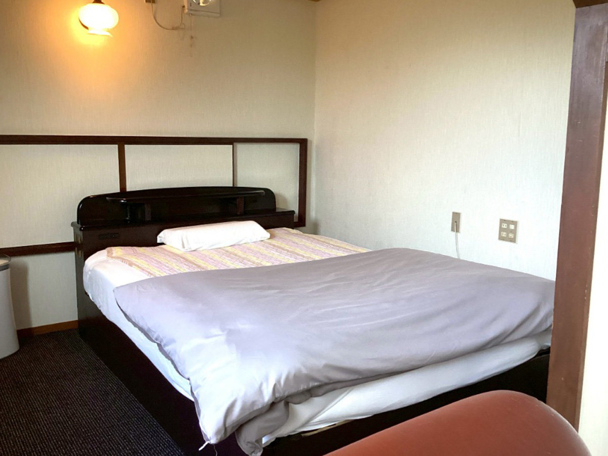 �x�b�h���[��