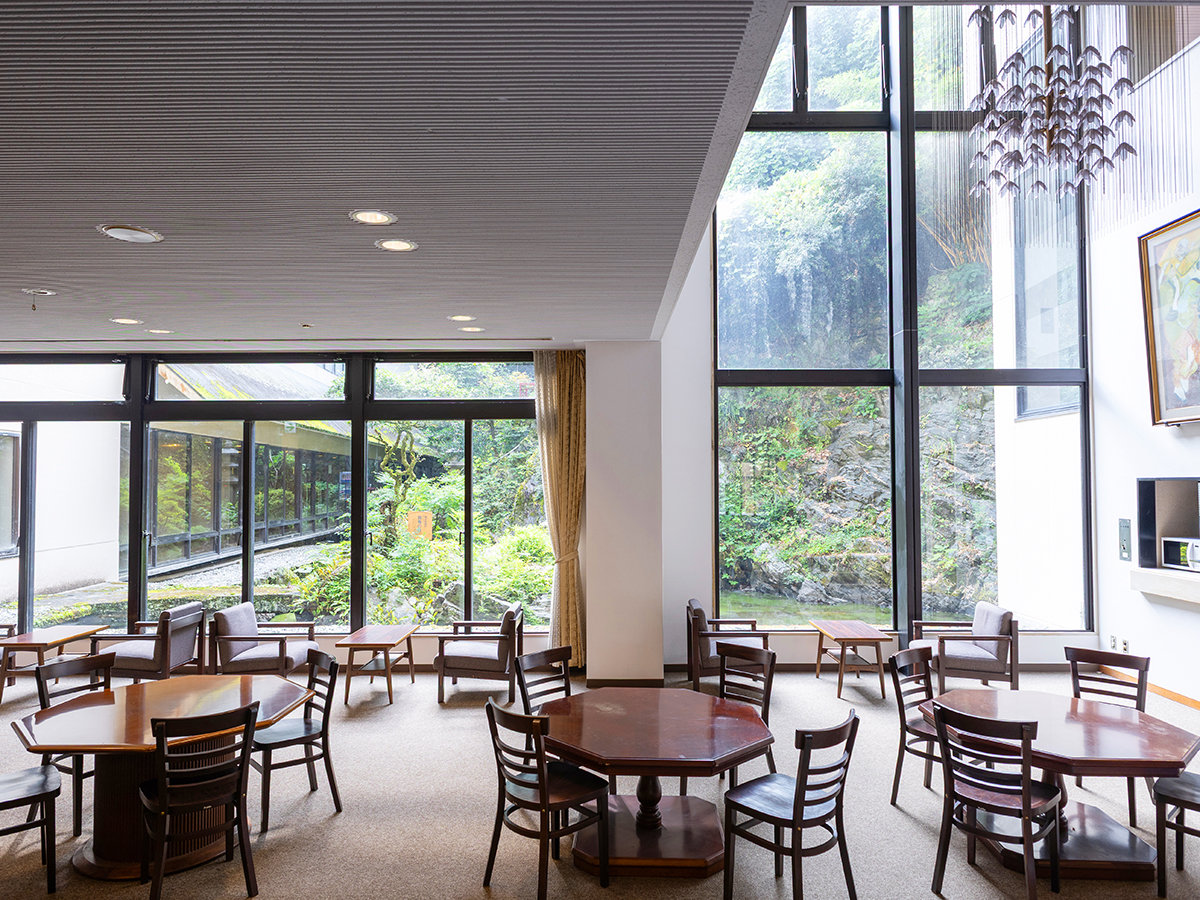 ���r�[�ɐݒu���ꂽ�R�[�q�[���[�J�[�Ł�24���Ԃ��ł����҂����ăR�[�q�[�����I