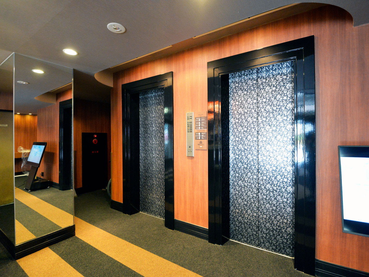 �y���r�[�G���x�[�^�[�z�G���x�[�^�[��2������܂��B