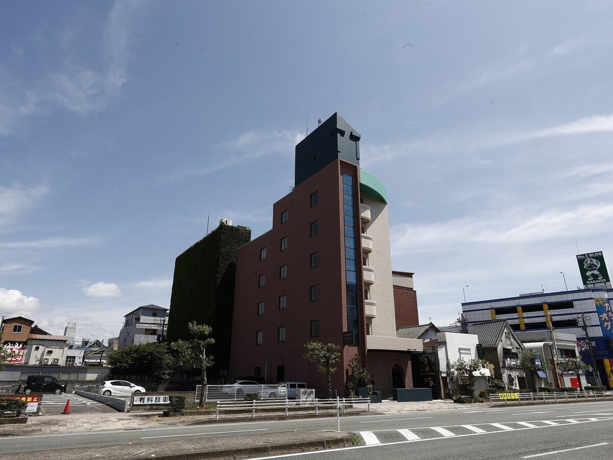 �O�ρ^���g���ƃ��_�����Z�������f�U�C�i�[�Y�z�e��