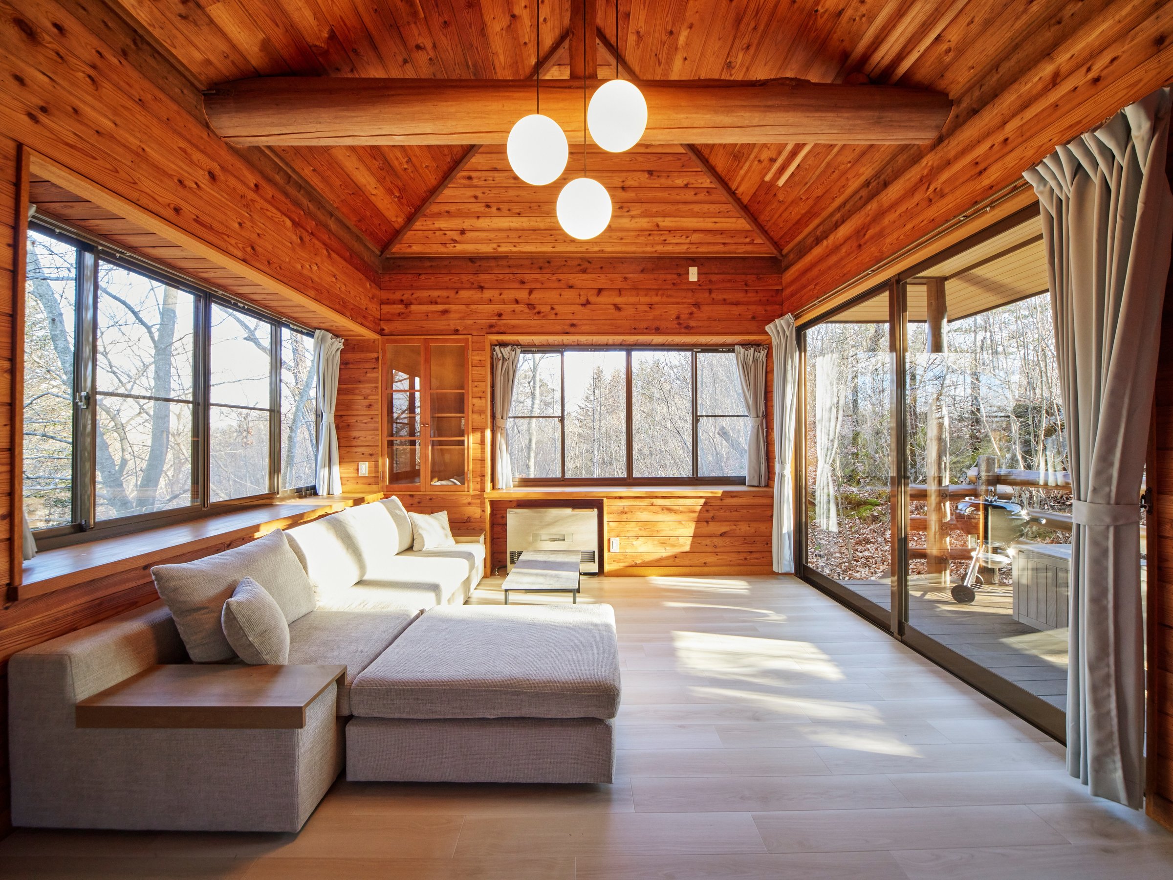 �����������ރ��r���O���[��