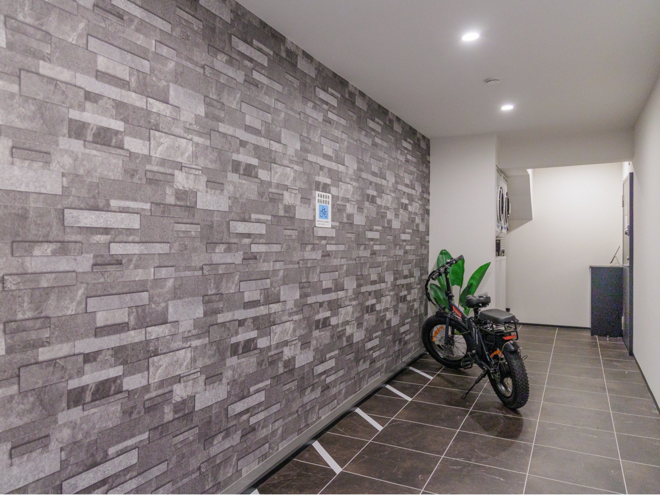 �G���g�����X�̒��֏�͐撅���Ŗ����ł����p���������܂��B