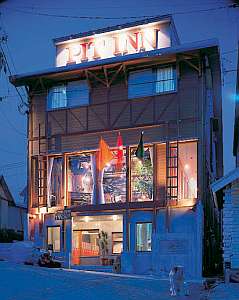 岩原スキー場内、ライブハウスの顔も持つホテル