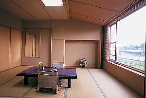 ゆったりした客室一例