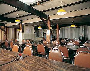食堂では、松茸料理など四季折々の素材が楽しめる