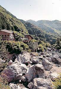 �ΖL���ȎR���̏h�l���ł��w�܂�̌k�J���̂Ȃ��A�L���Ȏ��R�ƐX�̌b�݂����\