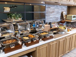 朝食時間(月〜土)6:30〜8:30(日・祝) 6:30〜9:00 和洋ビュッフェ形式です