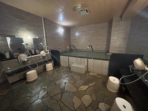 女性浴場 洗い場16時〜24時 6時〜9時