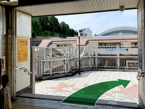 【南改札1】JR日暮里駅南改札を背に右に曲がります
