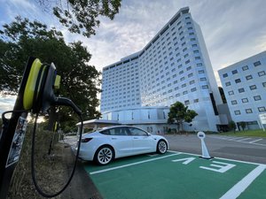 クレジットカード決済で利用可能なEV用普通充電器「Bee Meter VPOS Touch」を2基ご用意しております。
