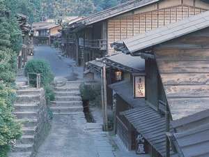 【妻籠宿】言わずと知れた中山道・妻籠宿。昼神温泉郷からは車で40分。時期によりバスツアーもございます。