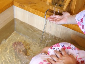 玄関前には「足湯」もございます。(冬季12月〜3月は閉鎖となります。)